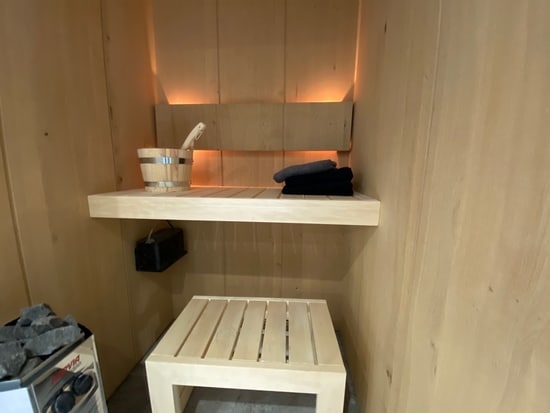 Badkamer met sauna voorbeeld
